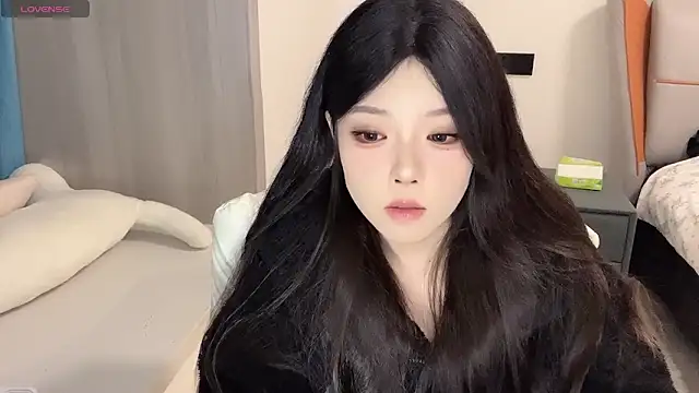 Snapshot of Q-ing chatting on 12-24-24, 03:16 Q-ing online show from 12-24-24, 03:16