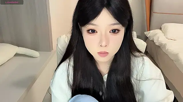 Snapshot of Q-ing chatting on 12-31-24, 03:31 Q-ing online show from 12-31-24, 03:31