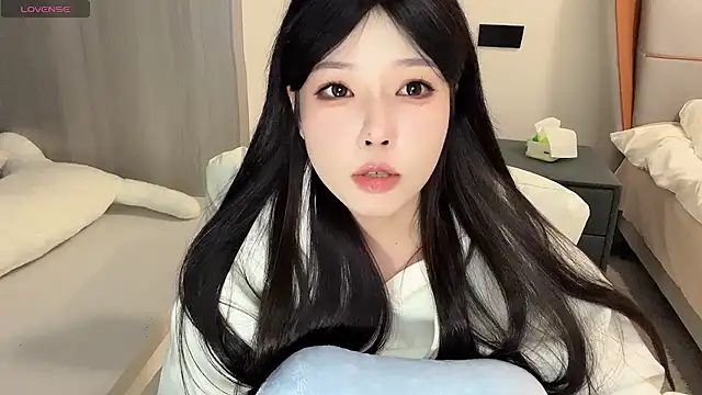 Snapshot of Q-ing chatting on 12-31-24, 09:39 Q-ing online show from 12-31-24, 09:39