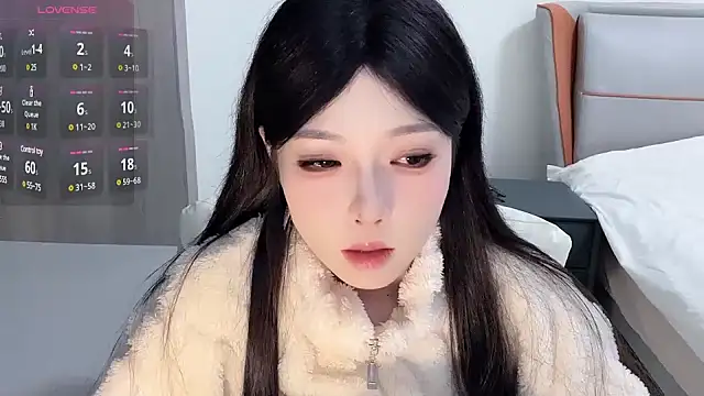 Snapshot of Q-ing chatting on 01-10-25, 12:26 Q-ing online show from 01-10-25, 12:26