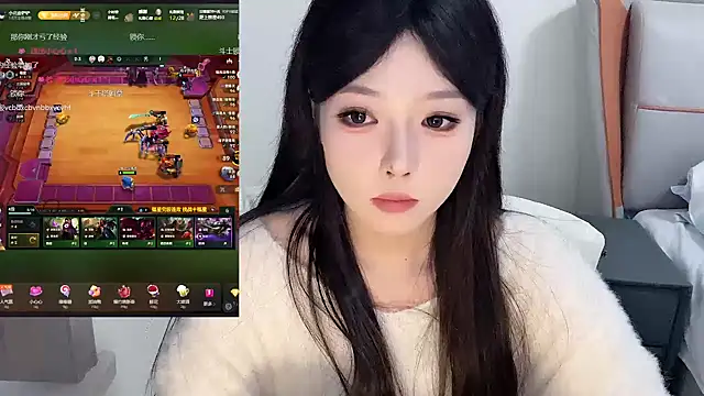 Snapshot of Q-ing chatting on 01-24-25, 12:52 Q-ing online show from 01-24-25, 12:52