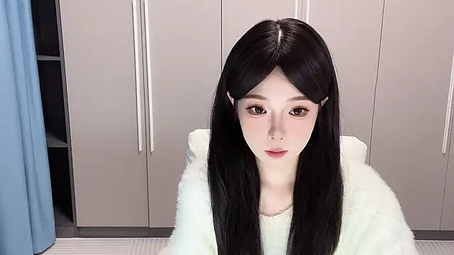 Snapshot of Q-ing chatting on 10-15-25, 01:44 Q-ing online show from 10-15-25, 01:44