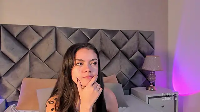 Luisa0110 online show from 11-18-25, 07:40