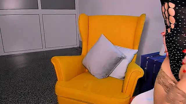 Nora Adamss online show from 02-09-25, 04:04