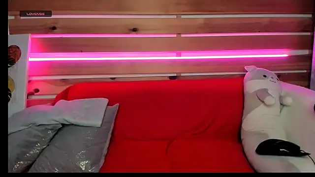 Nora Adamss online show from 10-15-25, 07:19