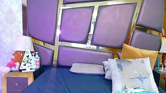 NicoleEsposito online show from 04-13-26, 12:32