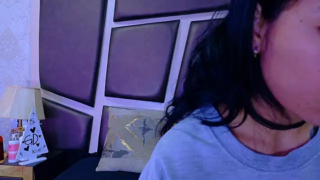 Snapshot of NicoleEsposito chatting on 06-02-26, 12:51 NicoleEsposito online show from 06-02-26, 12:51