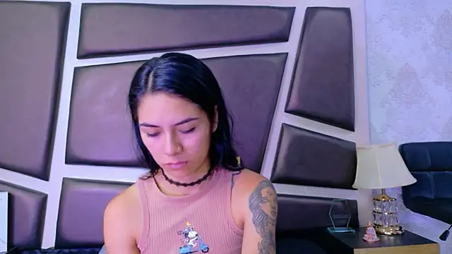 Snapshot of NicoleEsposito chatting on 06-17-26, 01:01 NicoleEsposito online show from 06-17-26, 01:01