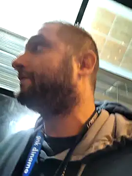 Snapshot of Zlyzloba21 chatting on 10-14-25, 05:25 Zlyzloba21 online show from 10-14-25, 05:25