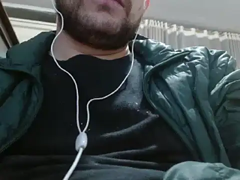 Snapshot of camiloking1720 chatting on 12-15-24, 04:29 camiloking1720 online show from 12-15-24, 04:29