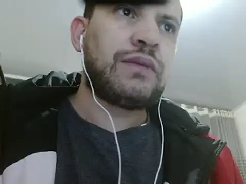 Snapshot of camiloking1720 chatting on 01-28-25, 04:39 camiloking1720 online show from 01-28-25, 04:39