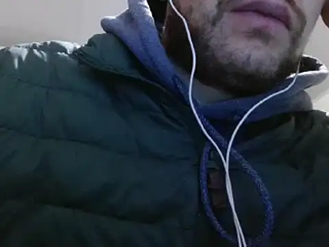 Snapshot of camiloking1720 chatting on 02-01-25, 03:30 camiloking1720 online show from 02-01-25, 03:30