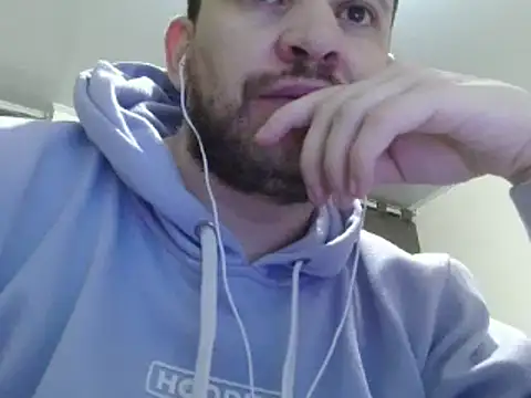 Snapshot of camiloking1720 chatting on 02-03-25, 01:41 camiloking1720 online show from 02-03-25, 01:41