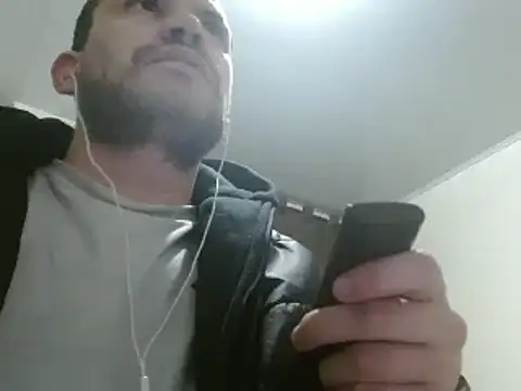 Snapshot of camiloking1720 chatting on 02-05-25, 05:09 camiloking1720 online show from 02-05-25, 05:09