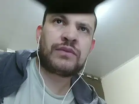 Snapshot of camiloking1720 chatting on 02-06-25, 08:29 camiloking1720 online show from 02-06-25, 08:29