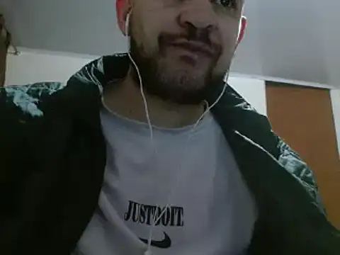 Snapshot of camiloking1720 chatting on 02-08-25, 05:51 camiloking1720 online show from 02-08-25, 05:51