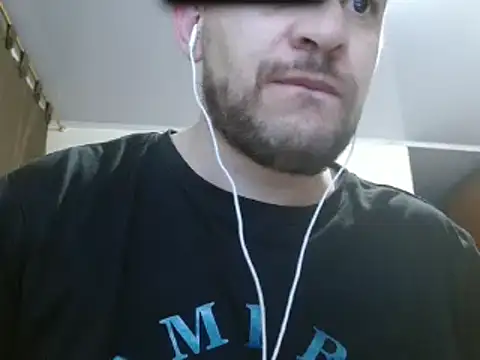 Snapshot of camiloking1720 chatting on 02-19-25, 06:32 camiloking1720 online show from 02-19-25, 06:32