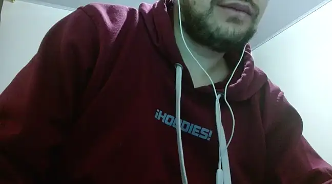 Snapshot of camiloking1720 chatting on 03-14-25, 02:10 camiloking1720 online show from 03-14-25, 02:10