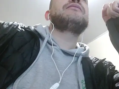 Snapshot of camiloking1720 chatting on 09-17-25, 06:26 camiloking1720 online show from 09-17-25, 06:26