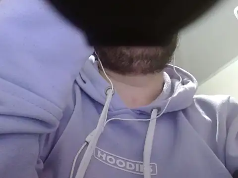 Snapshot of camiloking1720 chatting on 09-18-25, 06:04 camiloking1720 online show from 09-18-25, 06:04