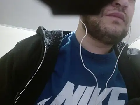 Snapshot of camiloking1720 chatting on 09-21-25, 12:01 camiloking1720 online show from 09-21-25, 12:01