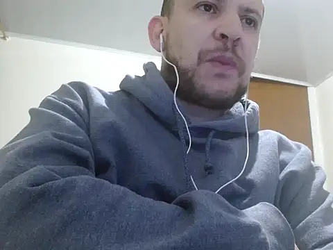 Snapshot of camiloking1720 chatting on 09-25-25, 06:06 camiloking1720 online show from 09-25-25, 06:06