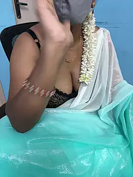 Snapshot of sajeetha chatting on 06-24-26, 02:05 sajeetha online show from 06-24-26, 02:05