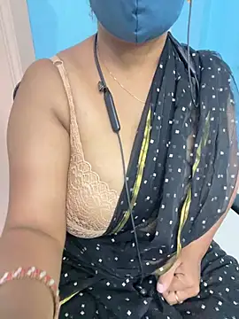 Snapshot of sajeetha chatting on 07-31-26, 02:27 sajeetha online show from 07-31-26, 02:27