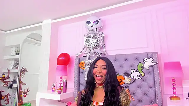 Snapshot of HaileeRoberts chatting on 10-18-25, 12:50 HaileeRoberts online show from 10-18-25, 12:50