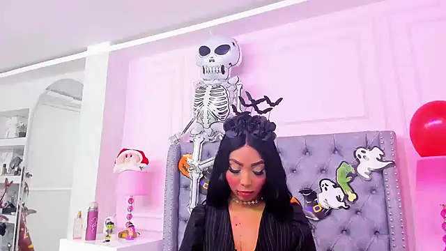 HaileeRoberts online show from 10-31-25, 12:39