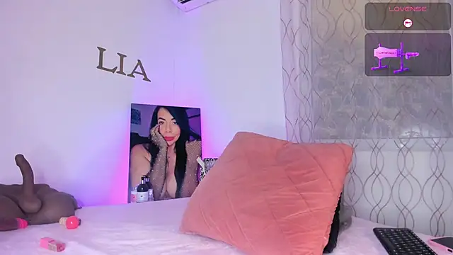 Lia johnsonn online show from 04-02-26, 12:03