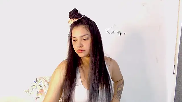 Snapshot of lolaa_staars chatting on 03-15-25, 01:07 lolaa staars online show from 03-15-25, 01:07