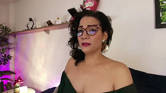 Elliee  online show from 06-03-26, 12:19