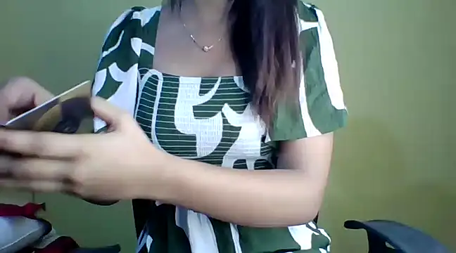 Snapshot of Nicole-wallace chatting on 12-05-24, 03:59 Nicole-wallace online show from 12-05-24, 03:59