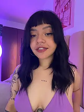 Ashley Chriss online show from 12-18-25, 07:03