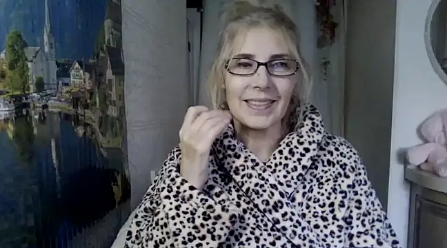 sweet raspberry online show from 02-18-25, 02:27