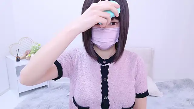 Im Yu-na online show from 12-22-24, 02:06