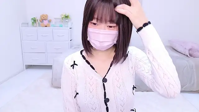 Im Yu-na online show from 12-28-24, 01:49