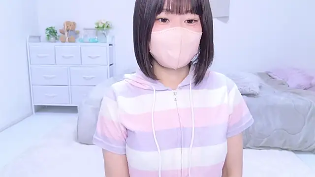 Im Yu-na online show from 03-13-25, 09:37