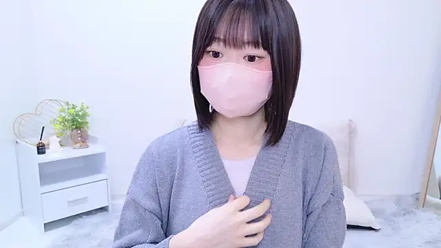 Im Yu-na online show from 03-18-25, 01:20