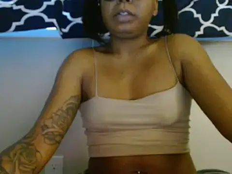 Snapshot of YaraBrynnn chatting on 01-08-25, 10:06 YaraBrynnn online show from 01-08-25, 10:06