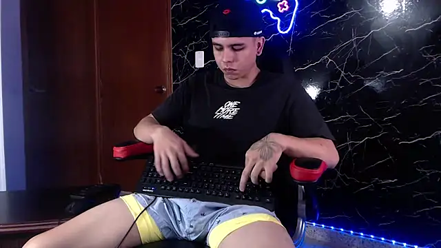 Snapshot of maty_hardx chatting on 01-04-25, 03:17 maty hardx online show from 01-04-25, 03:17