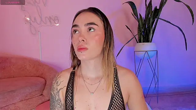 Lucy Vega online show from 10-31-25, 04:57