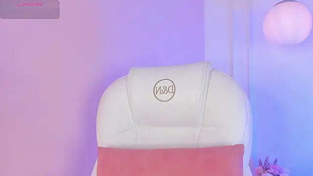 Lucy Vega online show from 11-10-25, 04:55