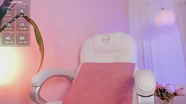 Lucy Vega online show from 11-21-25, 04:44