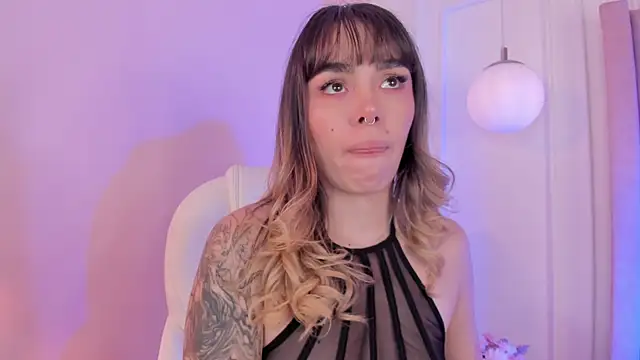 Lucy Vega online show from 12-05-25, 04:43