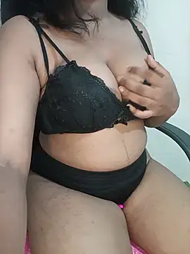 Snapshot of Sadika- chatting on 06-24-26, 05:12 Sadika- online show from 06-24-26, 05:12