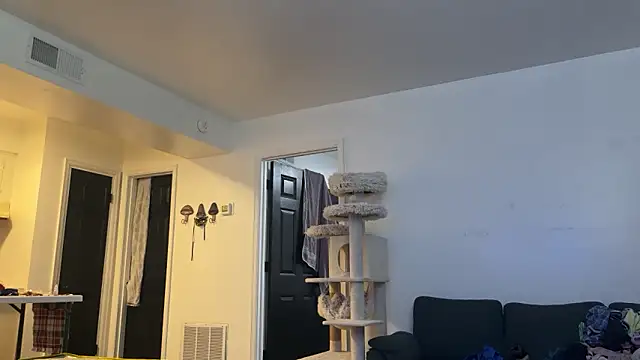 Snapshot of SpunCandy chatting on 09-12-25, 10:32 SpunCandy online show from 09-12-25, 10:32