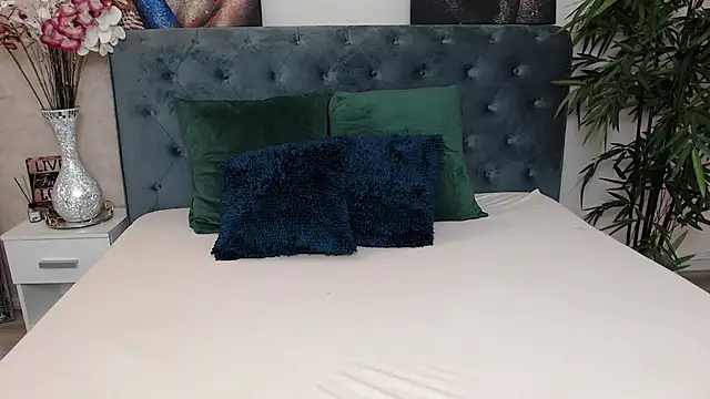 MissJuliax online show from 01-09-25, 06:59