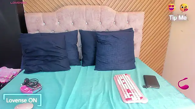 EvaaLovia1 online show from 01-13-26, 02:22